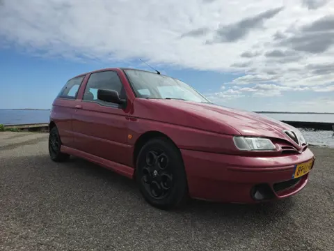 Alfa Romeo 145 2.0-16V T.Spark QV