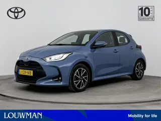 Toyota Yaris 1.5 VVT-i First Edition | Dealer onderhouden | Trekhaak afneembaar | Navigatie | Apple 