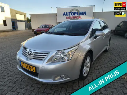 Toyota Avensis Wagon 2.0 VVTi Business in Nederland nieuw geleverde auto met trekhaak,navigatie,crui