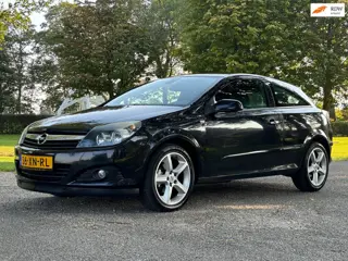 Opel Astra GTC 1.8 Cosmo | Airco + Cruise control Nu € 1.475,- !!!