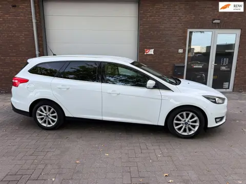 Ford Focus Wagon 1.0 Titanium Edition|AIRCO|NIEUWE APK|NAVI