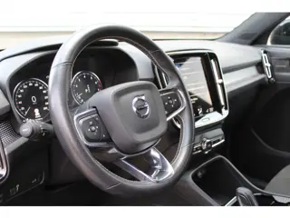 Foto 15 van Volvo XC40 2.0 B4 R-Design | Harman Kardon | Trekhaak | Memory | Adaptieve Cruise | Elektr. Achterkl