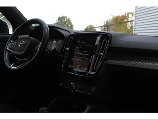 Foto 17 van Volvo XC40 2.0 B4 R-Design | Harman Kardon | Trekhaak | Memory | Adaptieve Cruise | Elektr. Achterkl