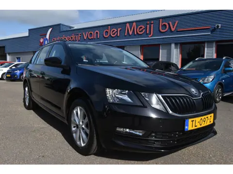 Škoda Octavia Combi 1.0 TSI Greentech Ambition Business , TREKHAAK , CLIMATR , CR CONTR , NAVI , BL 