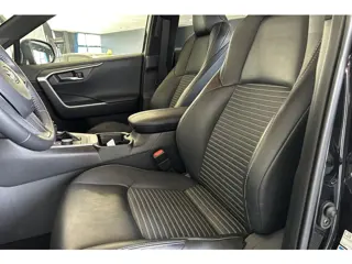 Foto 18 van Toyota RAV4 2.5 Hybrid AWD Black Edition, JBL