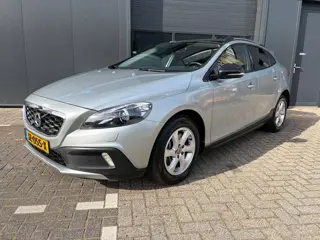 Volvo V40 Cross Country 1.5 T3 Momentum, Pano, Navi, PDC, Cruise,