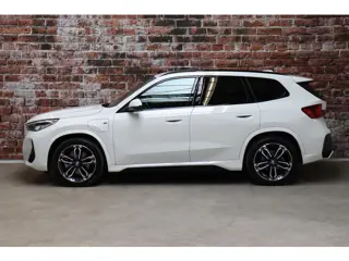Foto 19 van BMW X1 xDrive25e Executive M Sport Pakket Automaat / Widescreen Display / Shadow Line / Achteruitrij