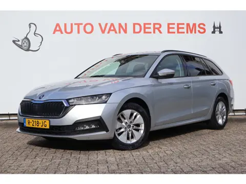 Škoda Octavia Combi 111PK TSI Amb. (2022) NL-Auto / Clima / Navi / Led kopl. / Carpl.,android