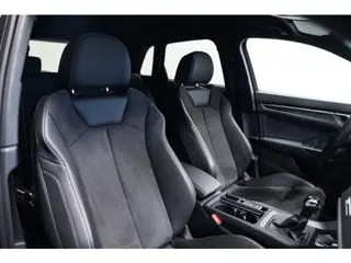 Foto 14 van Audi Q3 45 TFSI e S-Line Black ed|20 inch|Camera|Alcantara|Acc|Apple car