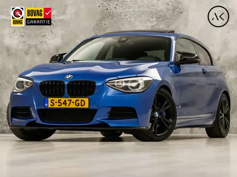 BMW M135 M135i xDrive High Executive Automaat 320Pk (GROOT NAVI, SCHUIFDAK, ALCANTARA STUUR, AKRAPOV
