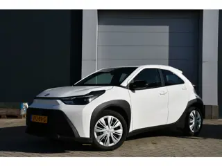 Toyota Aygo X Hybrid 115 play Automaat 116pk | Climate control | Cruise control adaptief | Apple Car