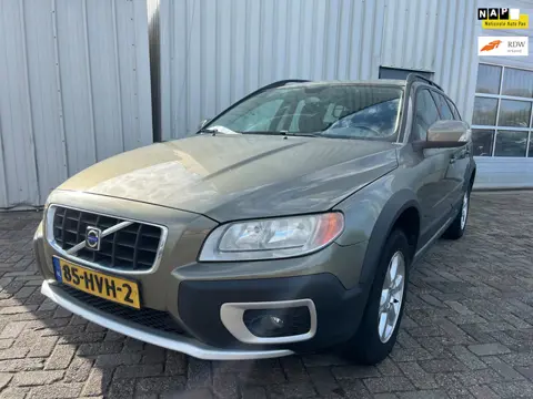 Volvo XC70 2.4 D5 Kinetic - Dynamo defect, Rechtsvoorschade, Rondom gebruikersschade