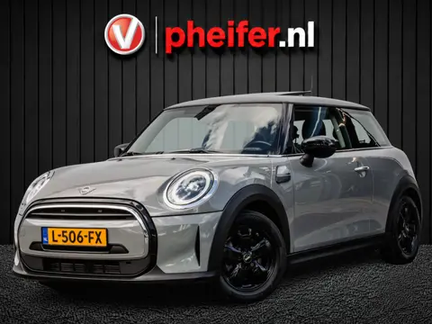 MINI 3-deurs 1.5 One Essential Nieuw model!/ Panoramadak/ Navigatie/ Carplay/ Full led/ Airco