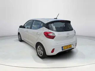 Foto 18 van Hyundai i10 1.0 Comfort Smart 5-zits Automaat | 5.357 originele kilometers | Navigatie | Trekhaak |
