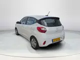 Foto 28 van Hyundai i10 1.0 Comfort Smart 5-zits Automaat | 5.357 originele kilometers | Navigatie | Trekhaak |