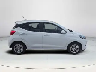 Foto 15 van Hyundai i10 1.0 Comfort Smart 5-zits Automaat | 5.357 originele kilometers | Navigatie | Trekhaak |
