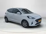 Foto 24 van Hyundai i10 1.0 Comfort Smart 5-zits Automaat | 5.357 originele kilometers | Navigatie | Trekhaak |