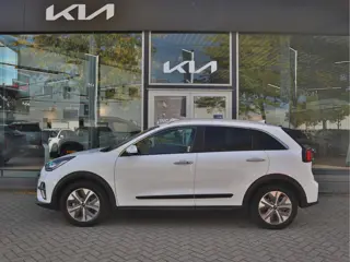Foto 13 van Kia e-Niro ExecutiveLine 64 kWh | Leder | Stoelventilatie | JBL | Schuifdak | All-Seasons | Tot 10Jr