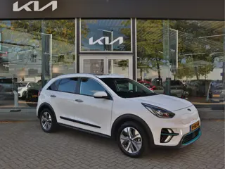 Foto 17 van Kia e-Niro ExecutiveLine 64 kWh | Leder | Stoelventilatie | JBL | Schuifdak | All-Seasons | Tot 10Jr