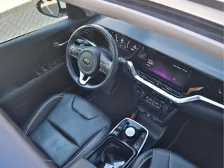 Foto 11 van Kia e-Niro ExecutiveLine 64 kWh | Leder | Stoelventilatie | JBL | Schuifdak | All-Seasons | Tot 10Jr