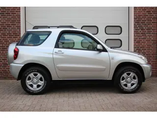 Foto 20 van Toyota RAV4 1.8-16V VVT-i Luna 3-deurs * Airco / Trekhaak / 2WD *