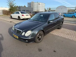 Mercedes-Benz E-klasse 320 Avantgarde BENZIN NAVI/CLIMA