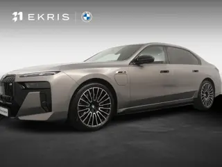 BMW 7-serie M760e xDrive | Trekhaak | SoH 100% | Skylounge Executive Lounge | Rear Console | Bowers&