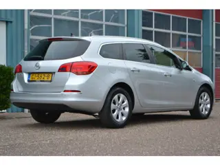 Foto 20 van Opel Astra Sports Tourer 1.4 Turbo Edition (bj 2015)