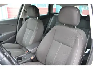 Foto 14 van Opel Astra Sports Tourer 1.4 Turbo Edition (bj 2015)