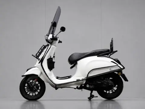 Vespa Bromscooter Sprint 50 Sport (LED,WINDSCHERM,BLACK/WHITE EDITON,BEENKLEED,LAGE KILOMETERSTAND,L