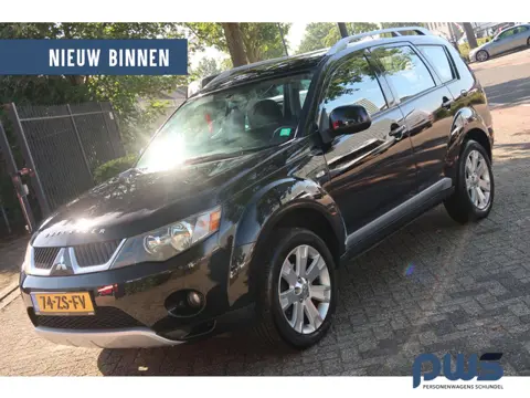 Mitsubishi Outlander 2.4 Intense Navi / 18" / NL auto / 4WD / 2e eig. / Winterset