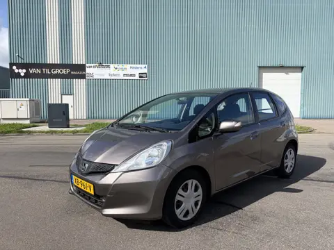Honda Jazz 1.4-16 Trend Automaat 100 PK. Onverwoestbare auto die nog makkelijk 15 jaar meegaat !!! A