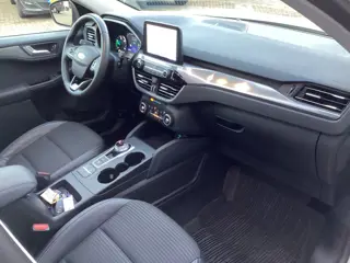 Foto 17 van Ford KUGA 2.5 PHEV Titanium panorama dak Automaat Elektrische trekhaak Parelmoer wit B&O systeem