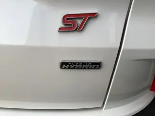 Foto 14 van Ford KUGA 2.5 PHEV Titanium panorama dak Automaat Elektrische trekhaak Parelmoer wit B&O systeem