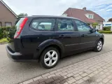 Foto 27 van Ford Focus Wagon 1.6-16V First Edition