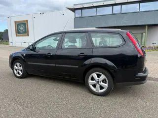 Foto 16 van Ford Focus Wagon 1.6-16V First Edition