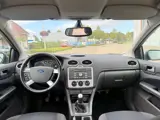Foto 22 van Ford Focus Wagon 1.6-16V First Edition