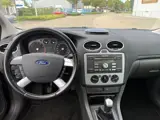 Foto 21 van Ford Focus Wagon 1.6-16V First Edition