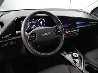 Foto 13 van Kia Niro EV DynamicPlusLine 64.8 kWh (Demo! / Camera / Stoel- Stuurverw. / Elek. stoel + achterklep)