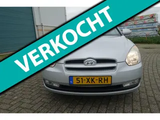 Hyundai Accent 1.4i Dynamic - VOL AUTOMAAT - lage km stand TREKHAAK - AIRCO 2e eigenaar - nieuwe ban