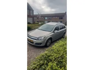 Foto 12 van Opel Astra 1.9 CDTi Enjoy apk 04-2027 rijd schakelt super airco koud