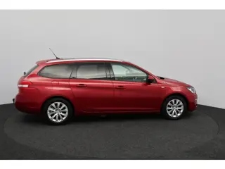 Foto 11 van Peugeot 308 SW 1.2 PureTech Style/ D-Riem verv: 128.000 KM!/ DEALER ONDERHOUDEN!/ Trekhaak/ Panorama