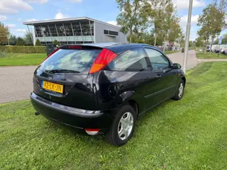 Foto 16 van Ford Focus 1.4-16V Cool Edition
