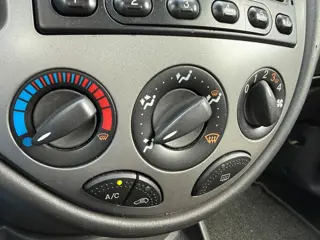 Foto 12 van Ford Focus 1.4-16V Cool Edition