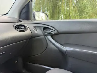 Foto 10 van Ford Focus 1.4-16V Cool Edition