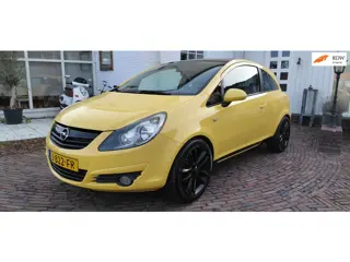 Opel Corsa 1.4-16V , supercoole en top onderhouden auto met een geweldig audio/telefoon/ navigatiesy