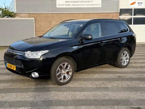 Mitsubishi Outlander 2.0 PHEV instyle 2013 open dak camera hagel schade