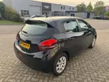 Foto 25 van Peugeot 208 1.2 PureTech Blue Lion Airco,Pdc ,Navigatie