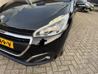 Foto 18 van Peugeot 208 1.2 PureTech Blue Lion Airco,Pdc ,Navigatie