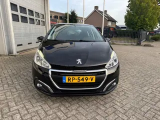 Foto 19 van Peugeot 208 1.2 PureTech Blue Lion Airco,Pdc ,Navigatie
